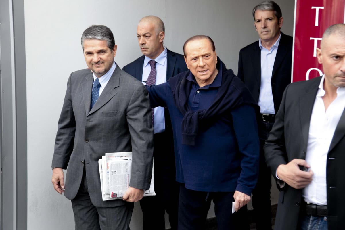 Berlusconi ja neljä muuta miestä