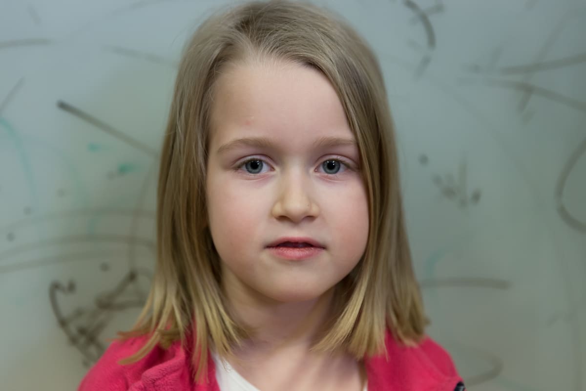 Emili Jürgensonin mielestä vertailun paras kirja oli Mauri Kunnaksen Joulutarinat.