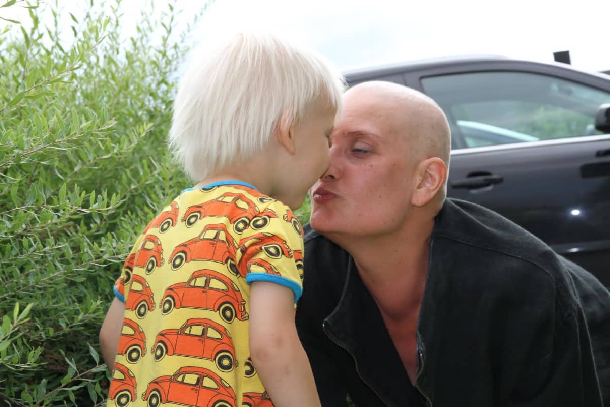 äiti suihkuta poika