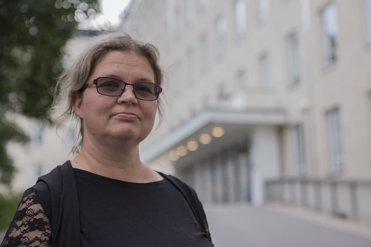 Laura Häggblom, kätilö.