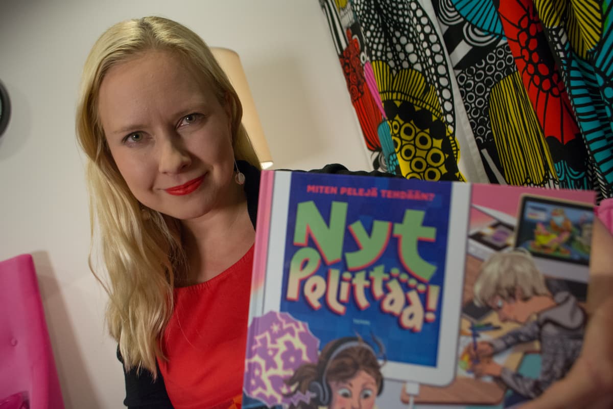 Toimittaja ja tietokirjailija Elina Lappalainen