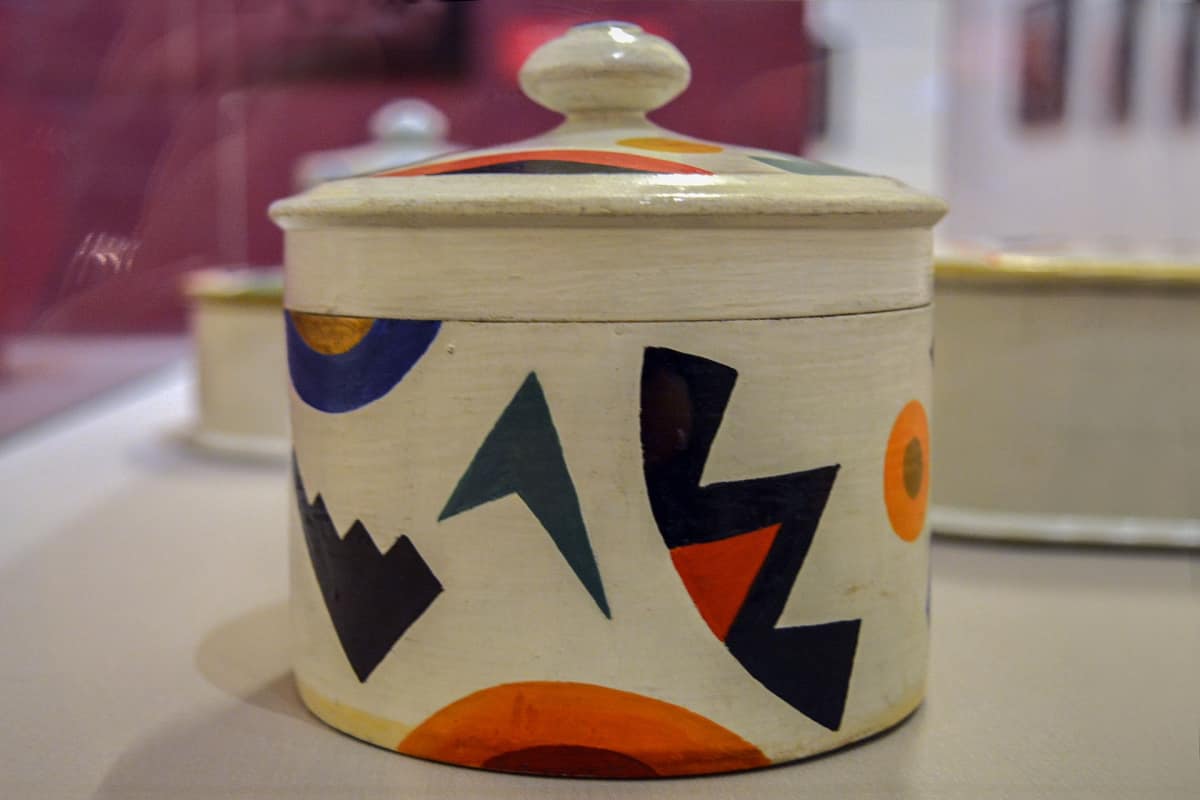 Tuntematon taiteilija, Dekoratiivinen Instituutti, geometrinen astiasto, Venäläisen taiteen museo