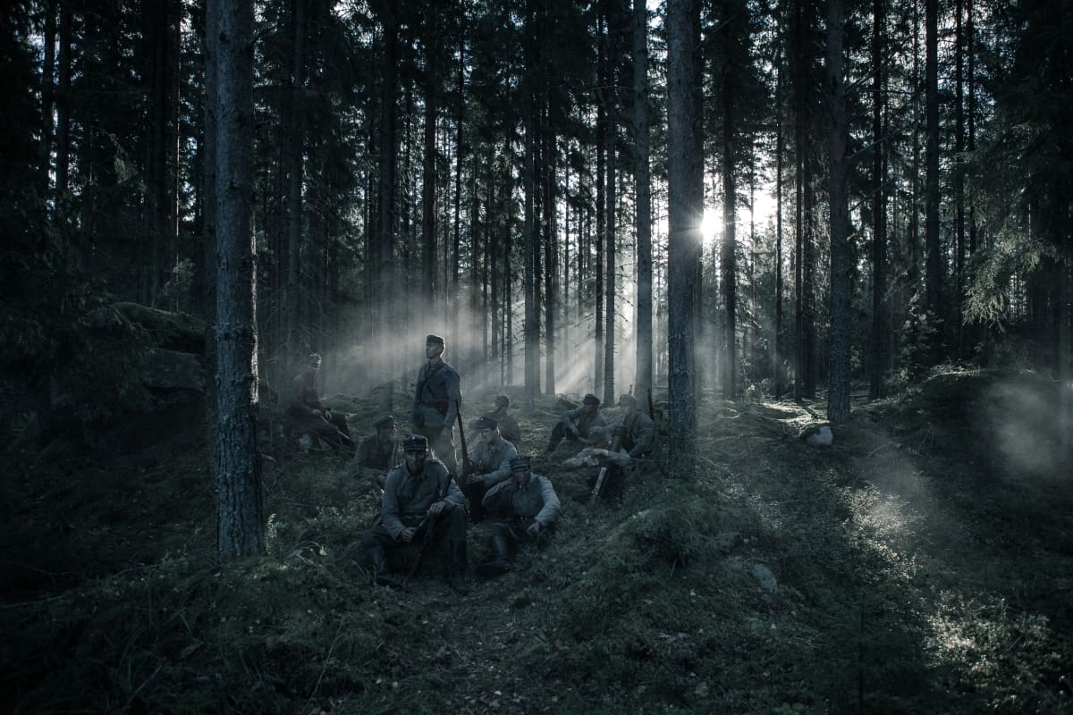 Sotilaita metsässä
