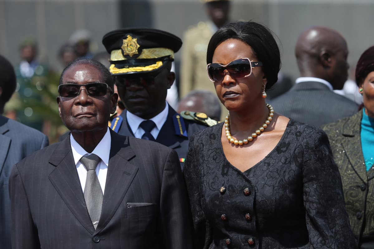 Robert Mugabe ja vaimo Grace.