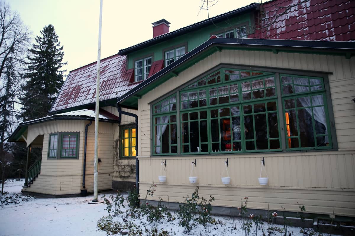 1900-luvun alkuvuosina valmistunut Suviranta on yksi Tuusulanjärven historiallisista taiteilijakodeista.