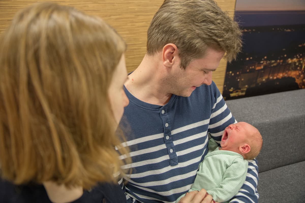 Suvi Ylläsjärvi, Kalle Kantola ja vastasyntynyt lapsi.