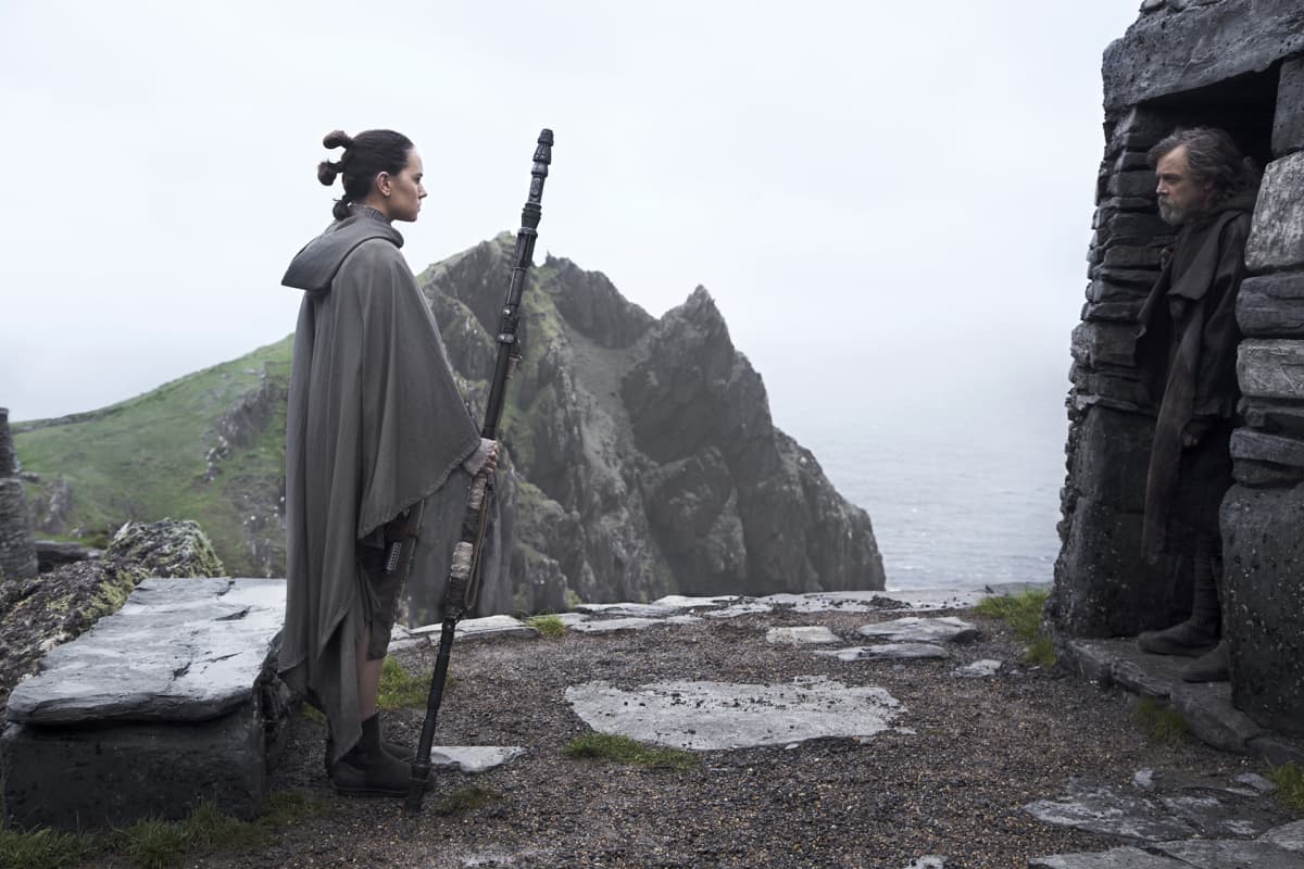 Kohtaus Star Wars: The Last Jedi -elokuvasta. Elokuvassa oli paljon uusia naishahmoja ja oikeudentuntoon vetoava juoni.