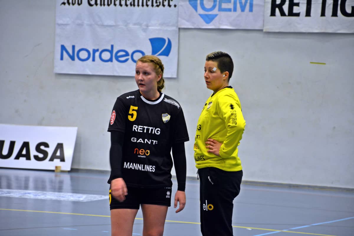 Carolina Pettersson och Vanja Radic, ÅIFK, 29.10.2015.