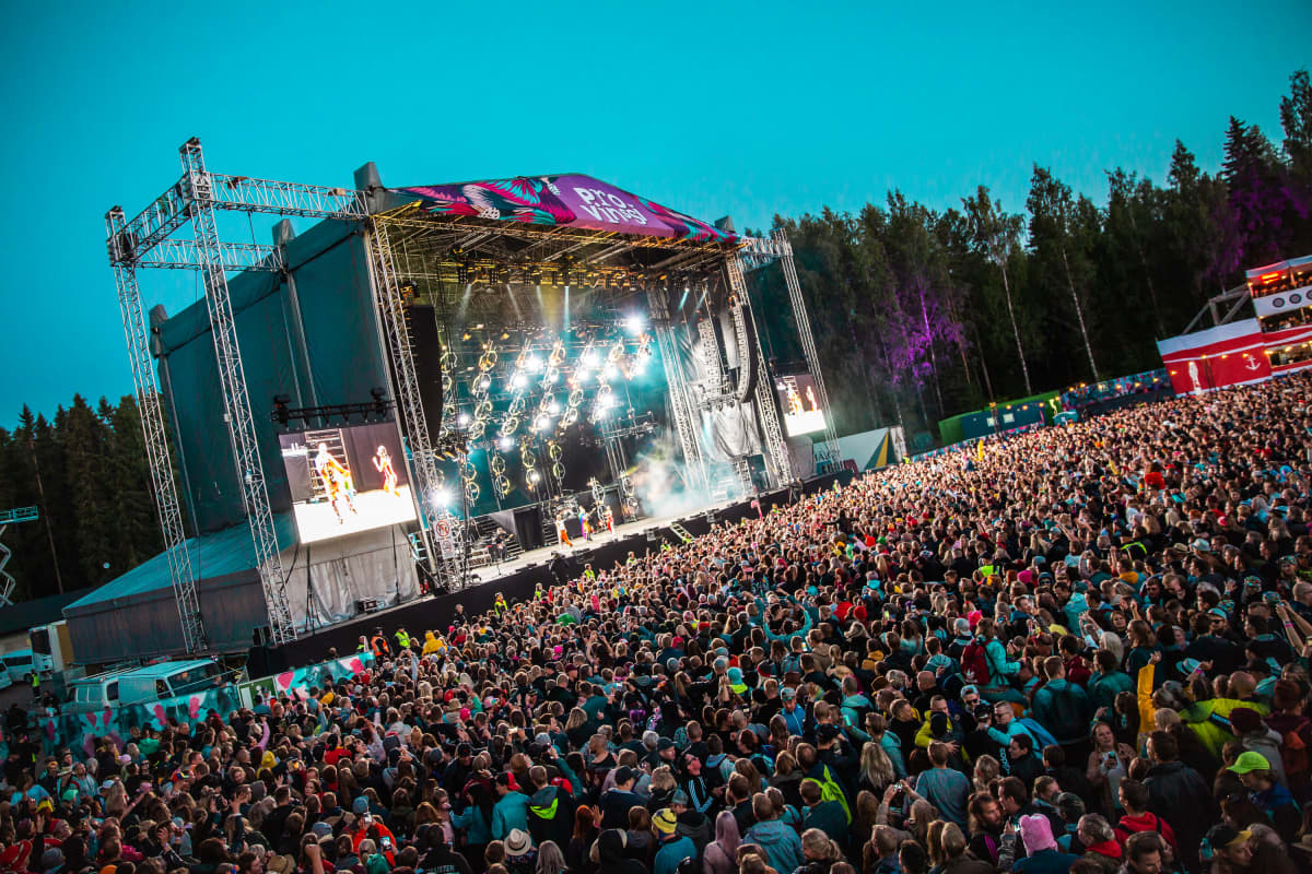 Täpötäysi Provinssi Antti Tuiskun keikalla.