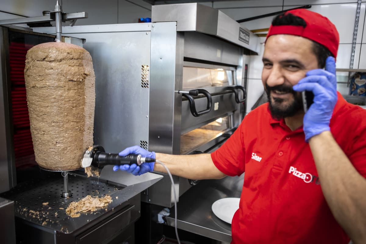 Pizza Time Leinelä. Erkan Akgül.
