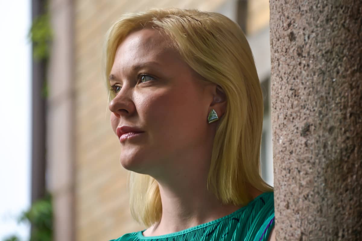 Kuvassa on Johanna Holmström.