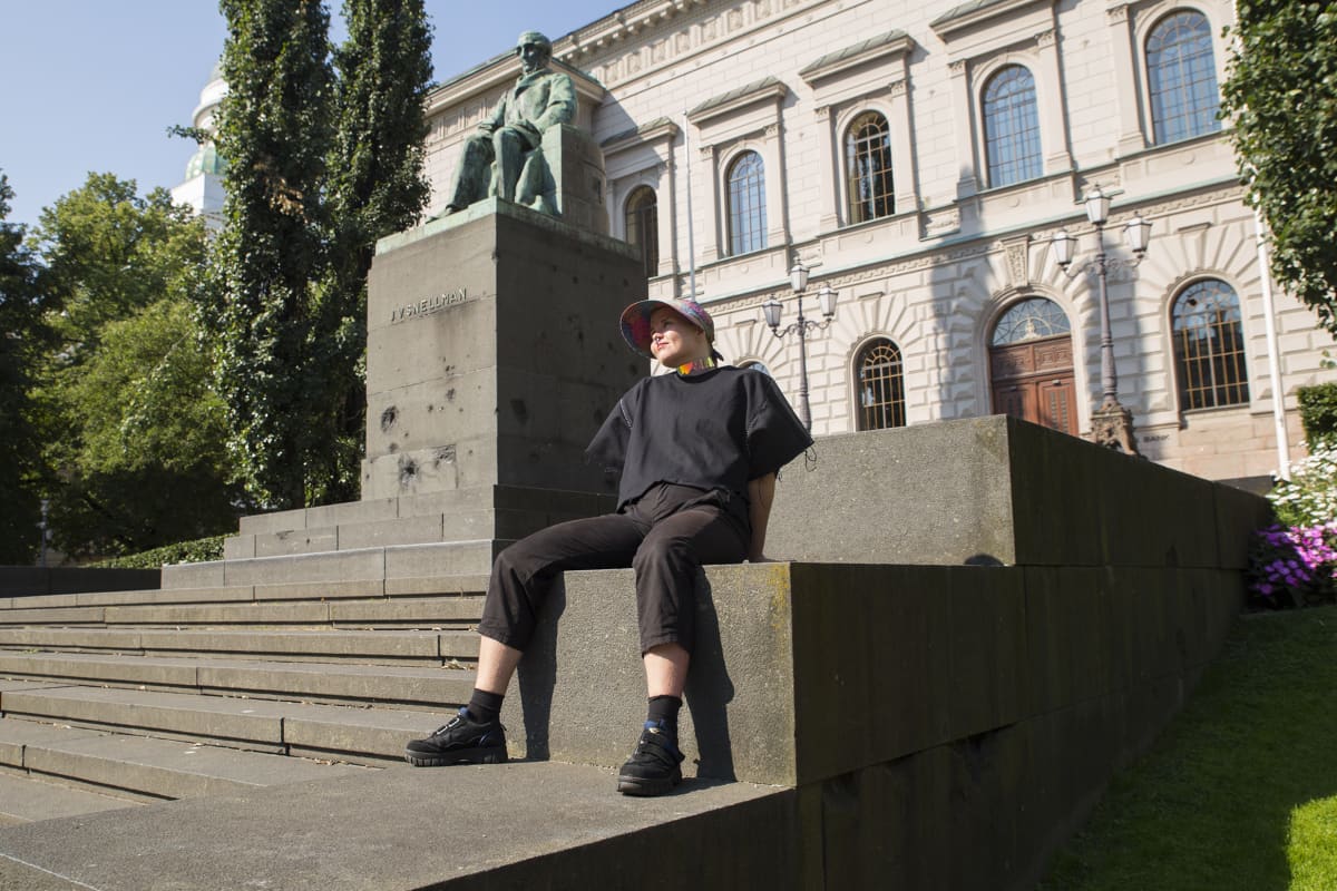 videotaiteilija Jenna Jauhiainen