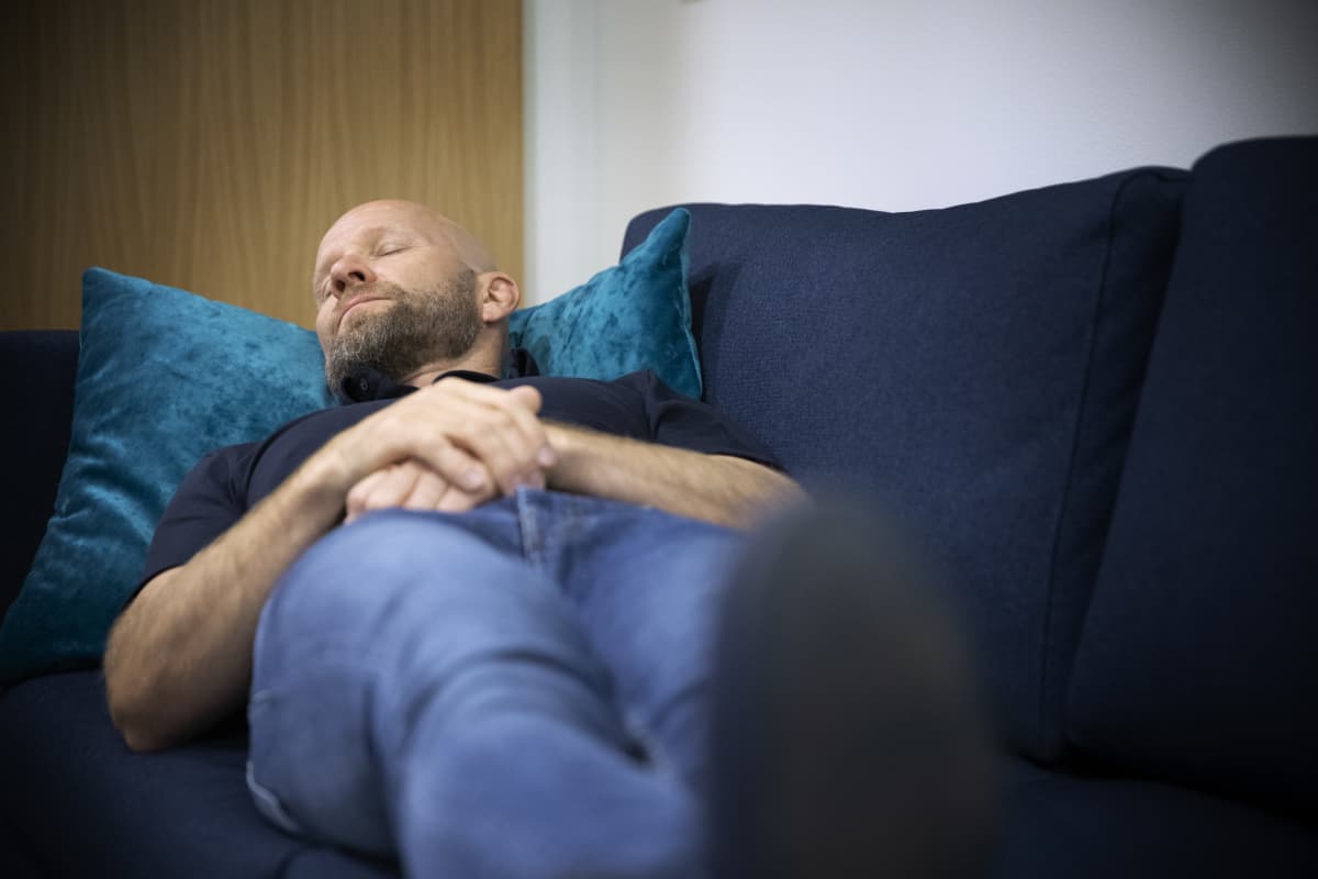 unilääkäri Henri Tuomilehto nukkuu