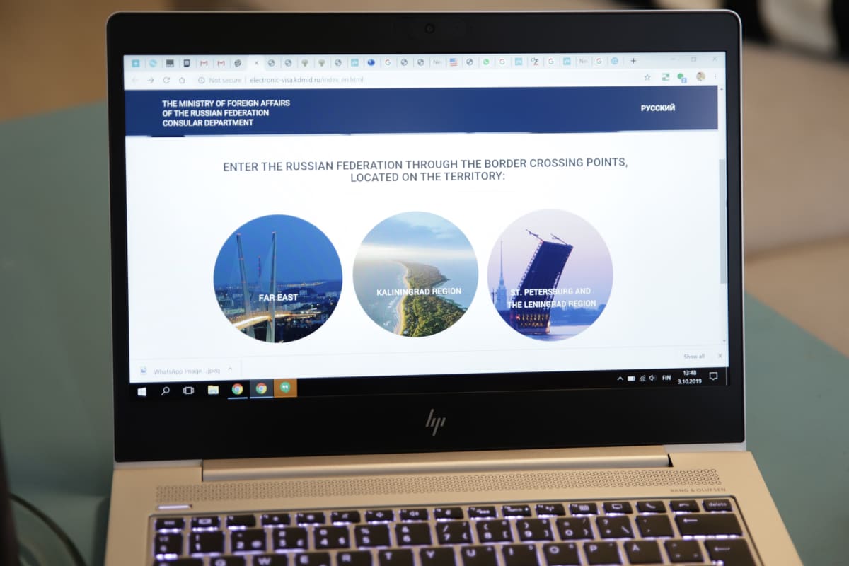 Elli Sormunen hakee e-viisumia verkosta
