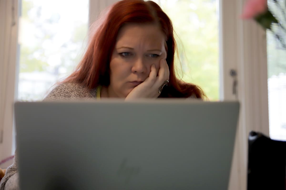 Elli Sormunen hakee e-viisumia verkosta