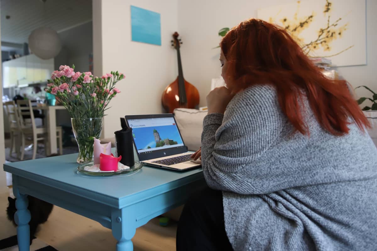 Elli Sormunen hakee e-viisumia verkosta