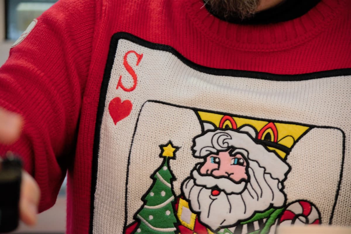 Tommi Haapaniemi joulupaidassa.