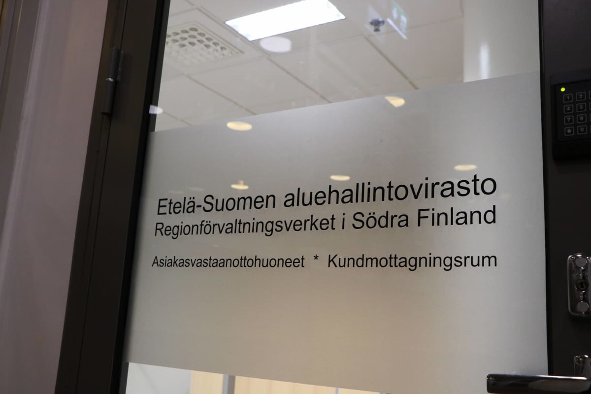 Dörr där det står Regionförvaltningsverket i Södra Finland.