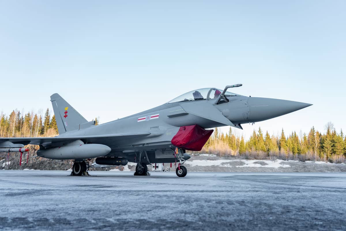 Eurofighter Typhoon hävittäjä Satakunnan lennoston kentällä