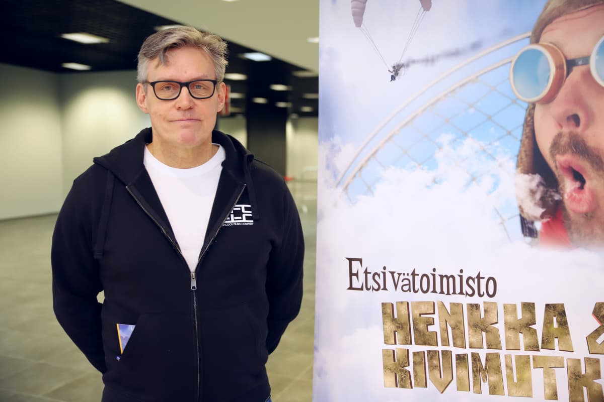 Kirjailija Kalle Veirto Etsivätoimisto Henkka ja Kivimutka -elokuvan koekuvauksissa Lahdessa kauppakeskus Karismassa.