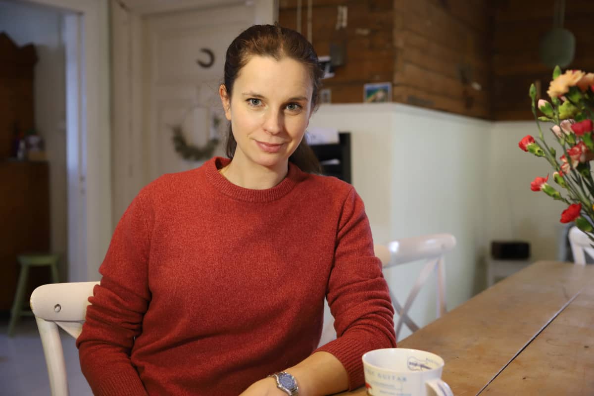 Olga Temonen kodissaan Iitissä.