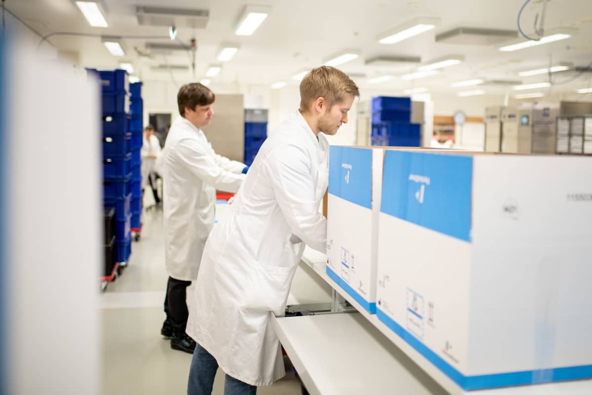 PerkinElmer Wallacin työntekijöitä Turun toimipisteessä.