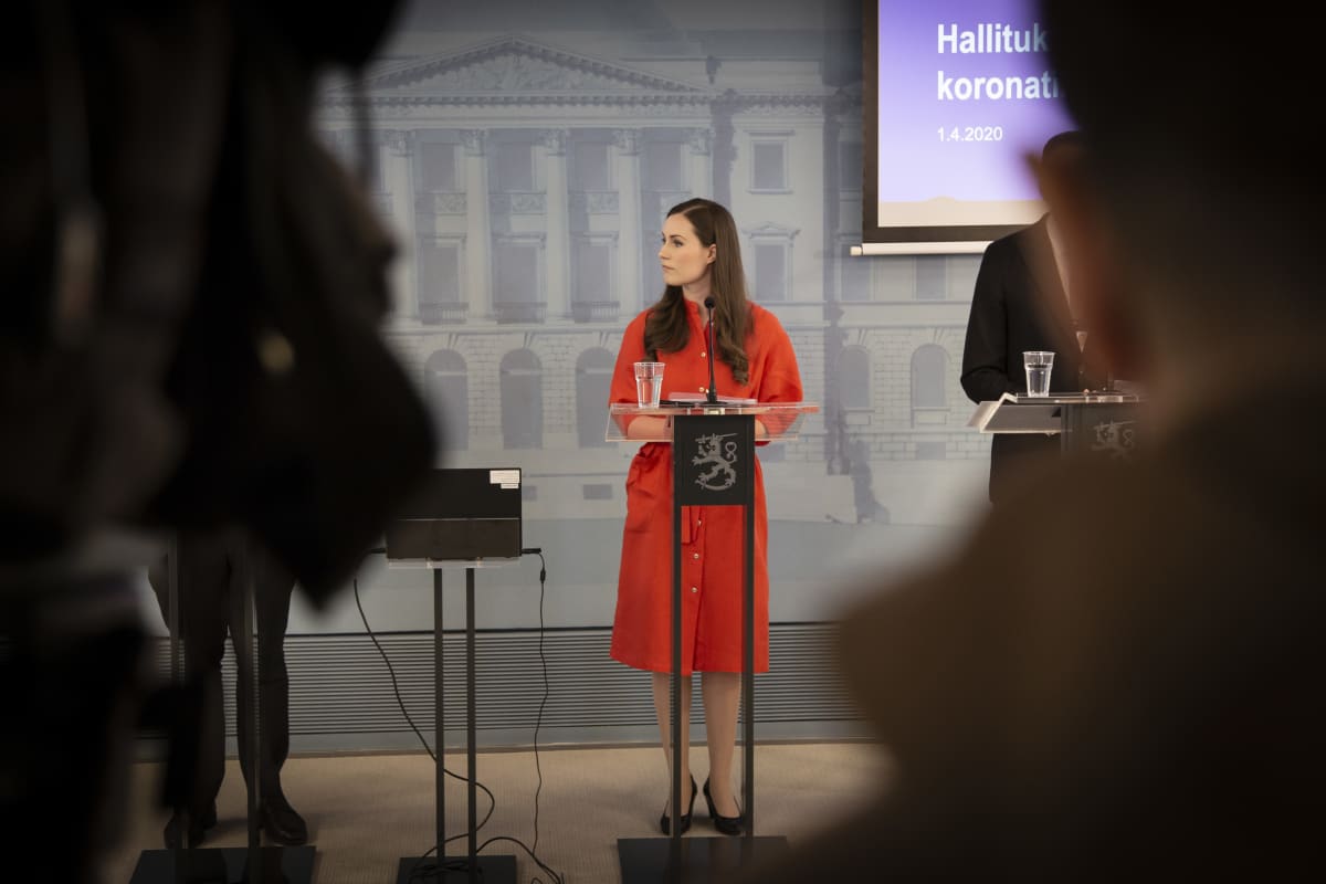 Pääministeri Sanna Marin Valtioneuvoston tiedotustilaisuudessa 1.4.2020.