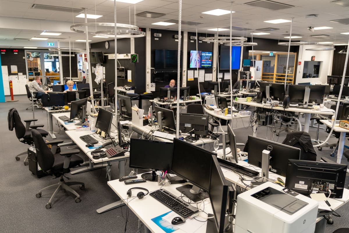 Yle Uutisten hiljentynyt toimitus koronapandemian aikaan