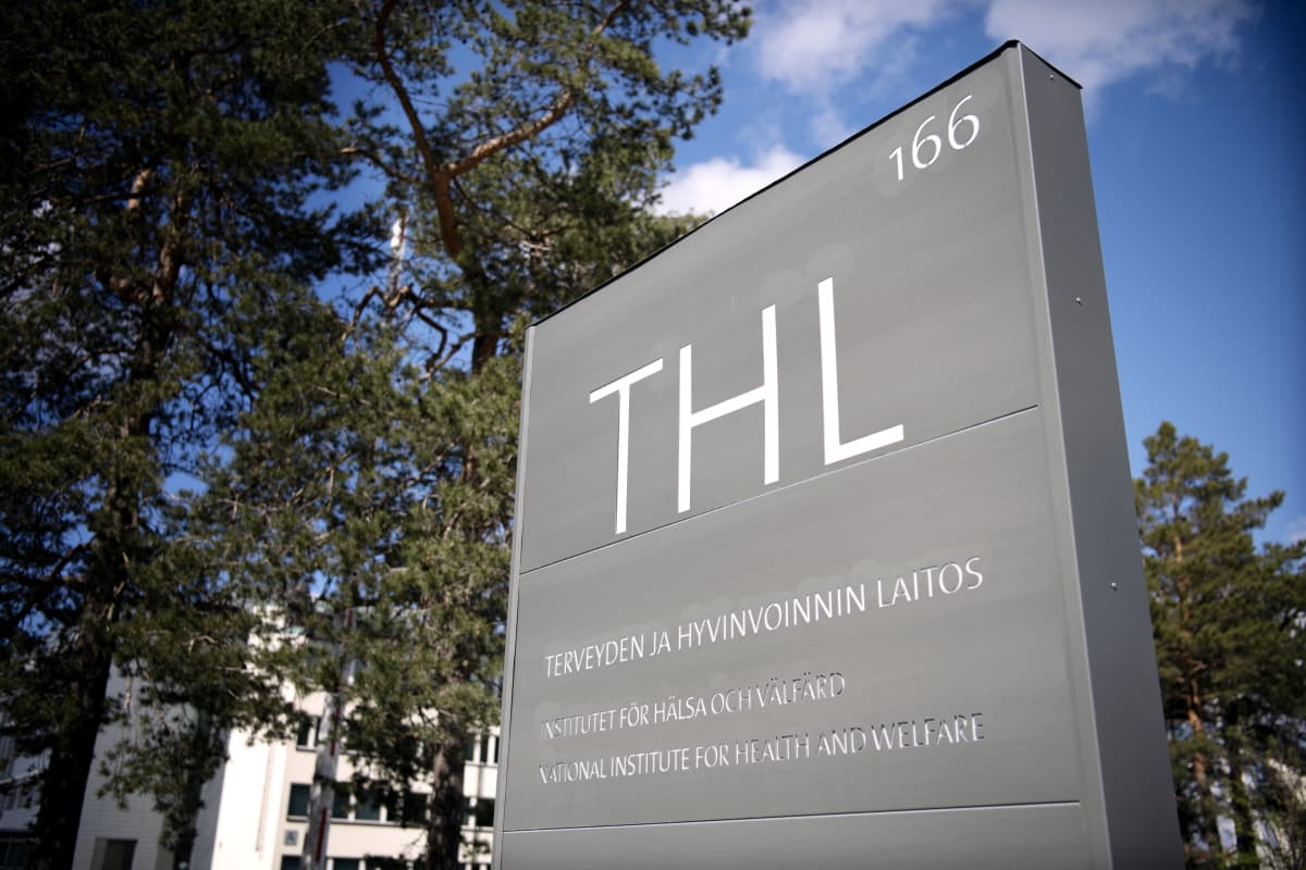THL:n kyltti Mannerheimintiellä Helsingissä.