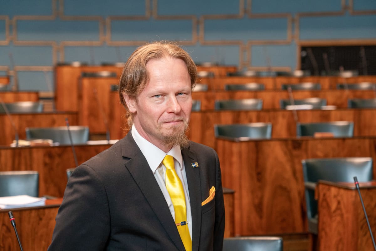Eduskunnan toinen varapuhemies Juho Eerola.