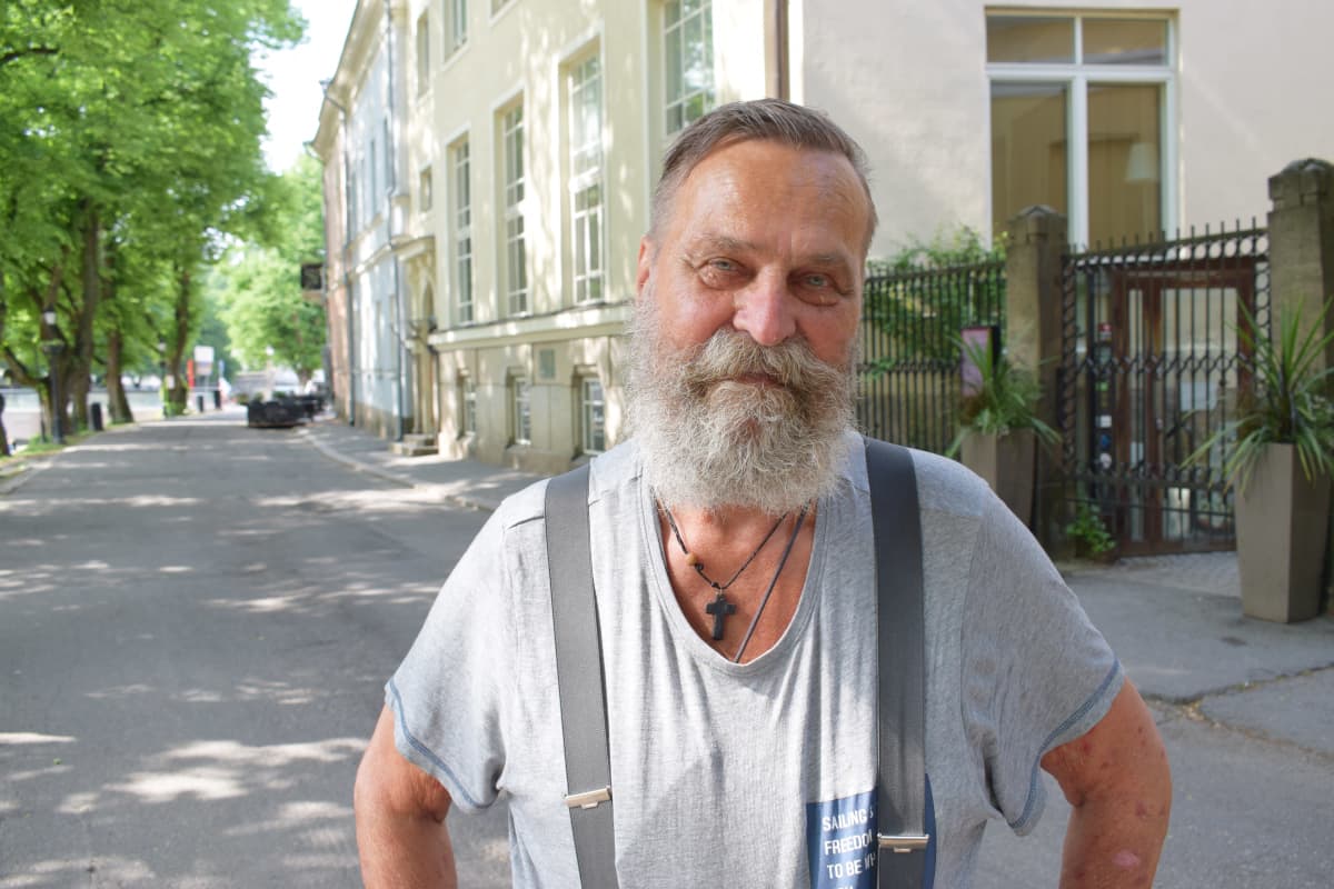 Veli-Martti Salo Turun Aurajokirannassa.
