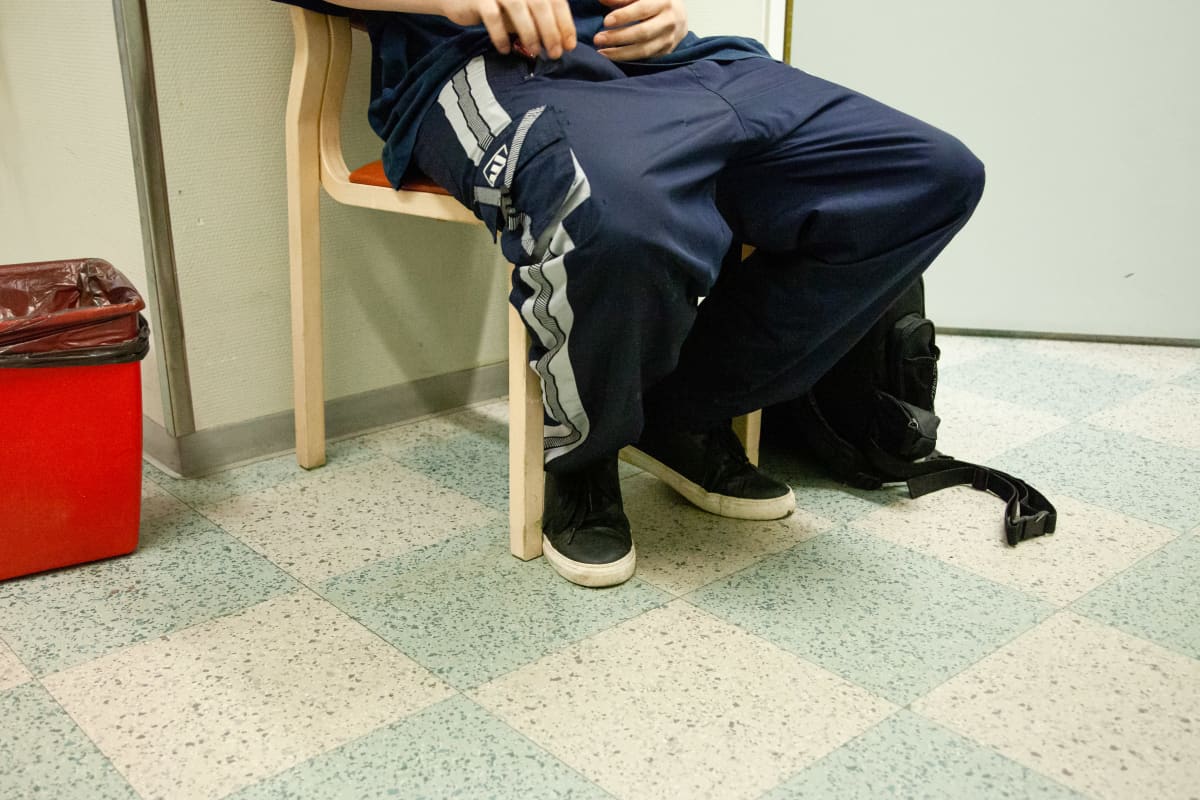 Korvaushoidon asiakkas odottamassa lääkkeenjaolle Lappeenrannassa.
