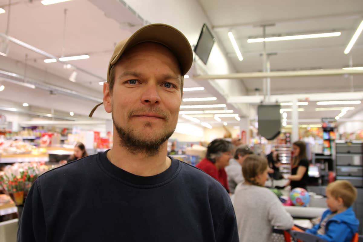 Kilpishallin kauppias Mikko Rousu.
