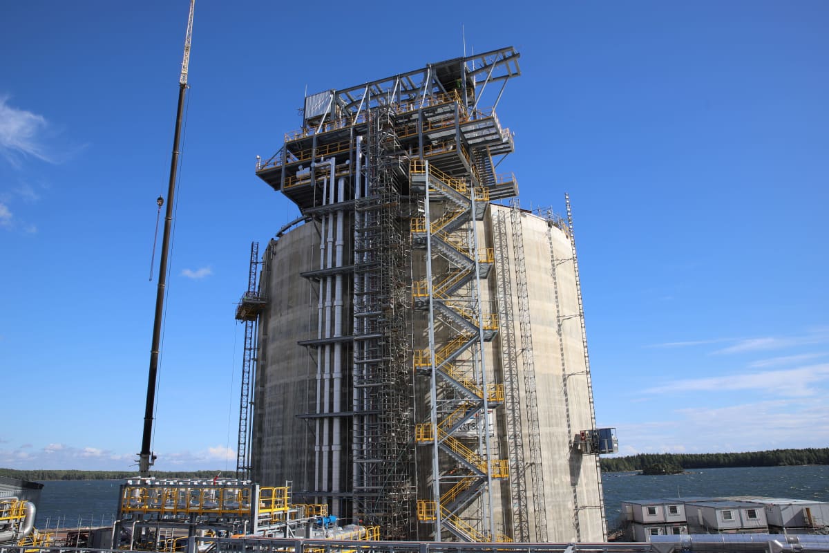 LNG-vastaanottoterminaali Haminan satamassa.