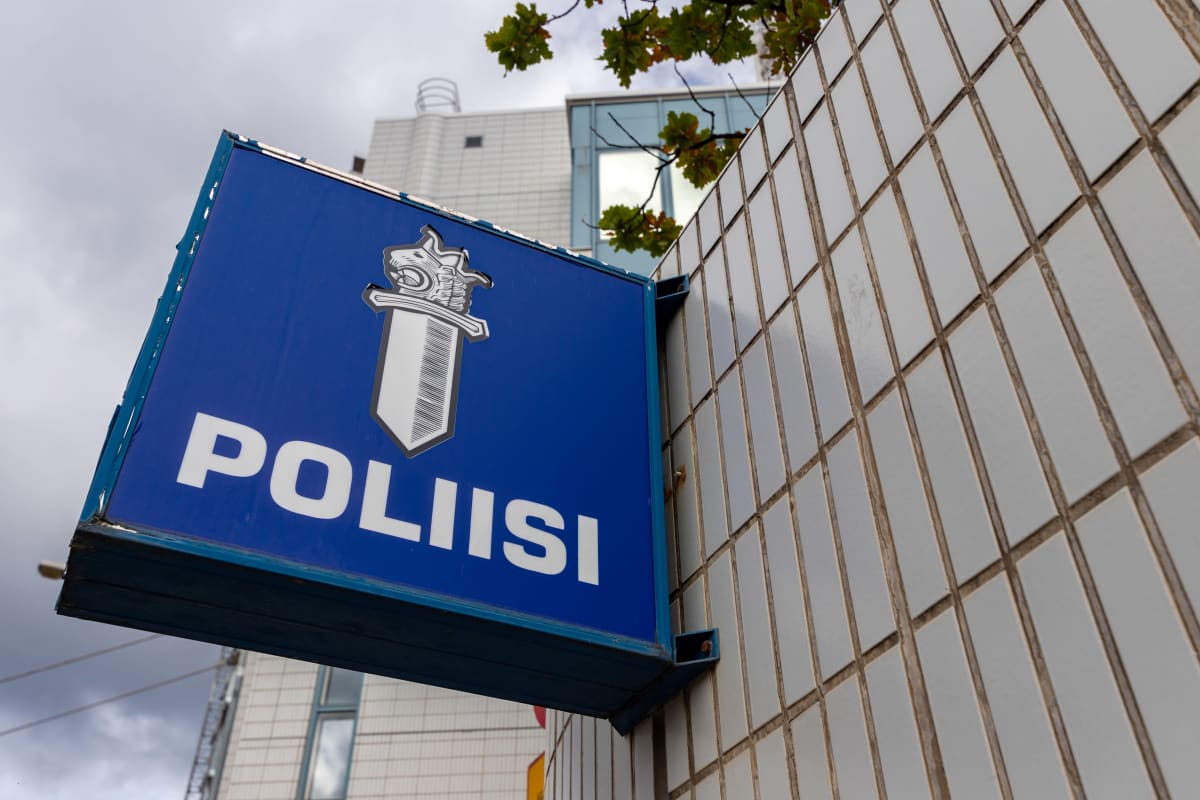 Tampereen pääpoliisiaseman kyltti