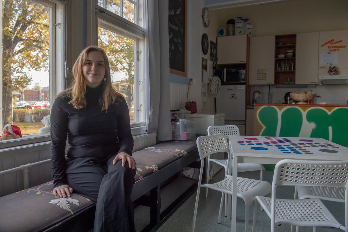 RKP:n nuori kuntavaalien ehdokas Kaisa Dahlqvist Karjaan nuorisotalossa.