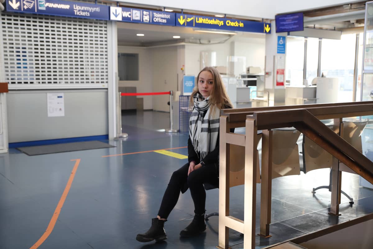 Julia Liljegren Porin lentoasemalla.