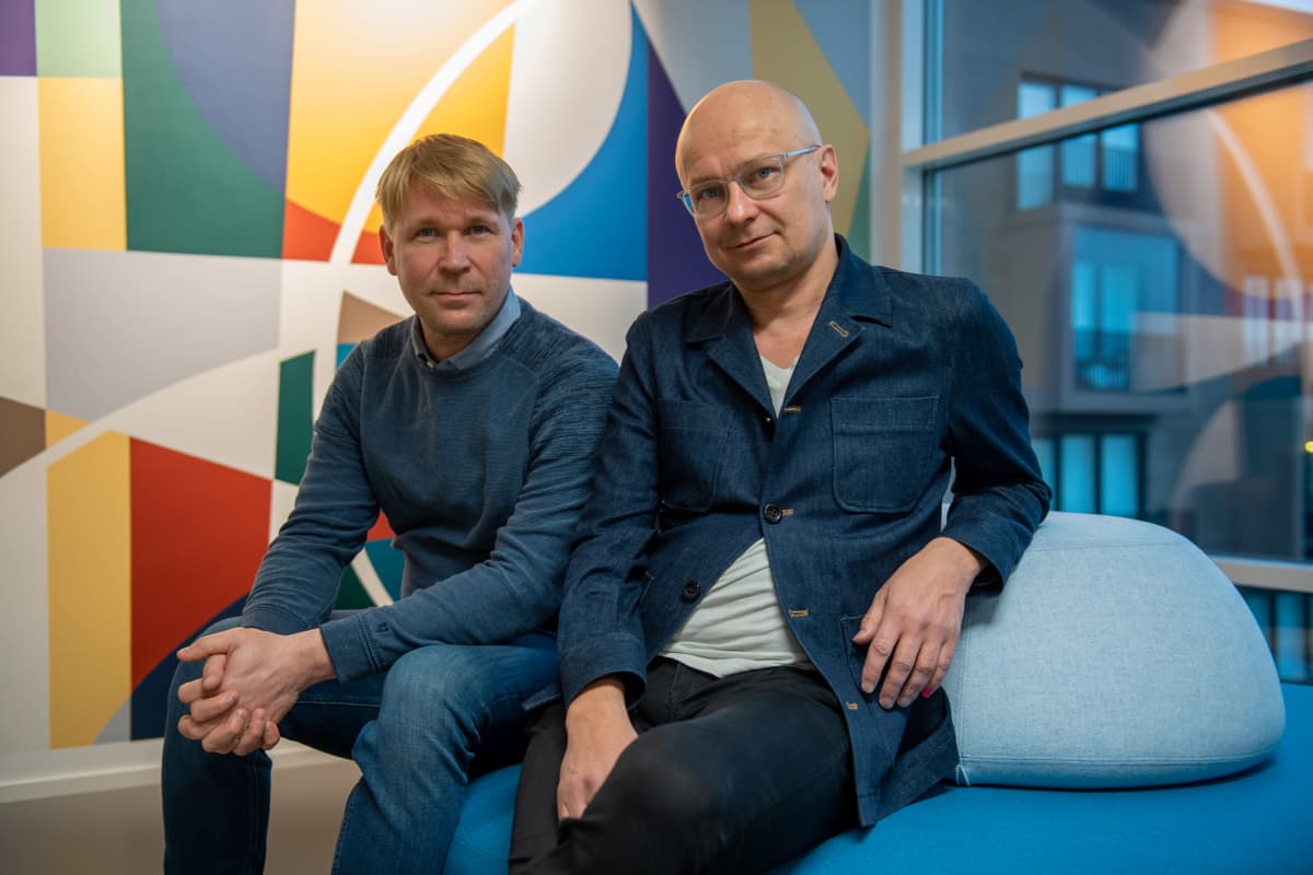 Elokuva- ja teatteriohjaaja Mika Ronkainen ja näyttelijä Matti Ristinen.