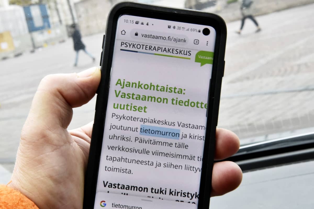 Vastaamon ohjeet kännykän näytöllä