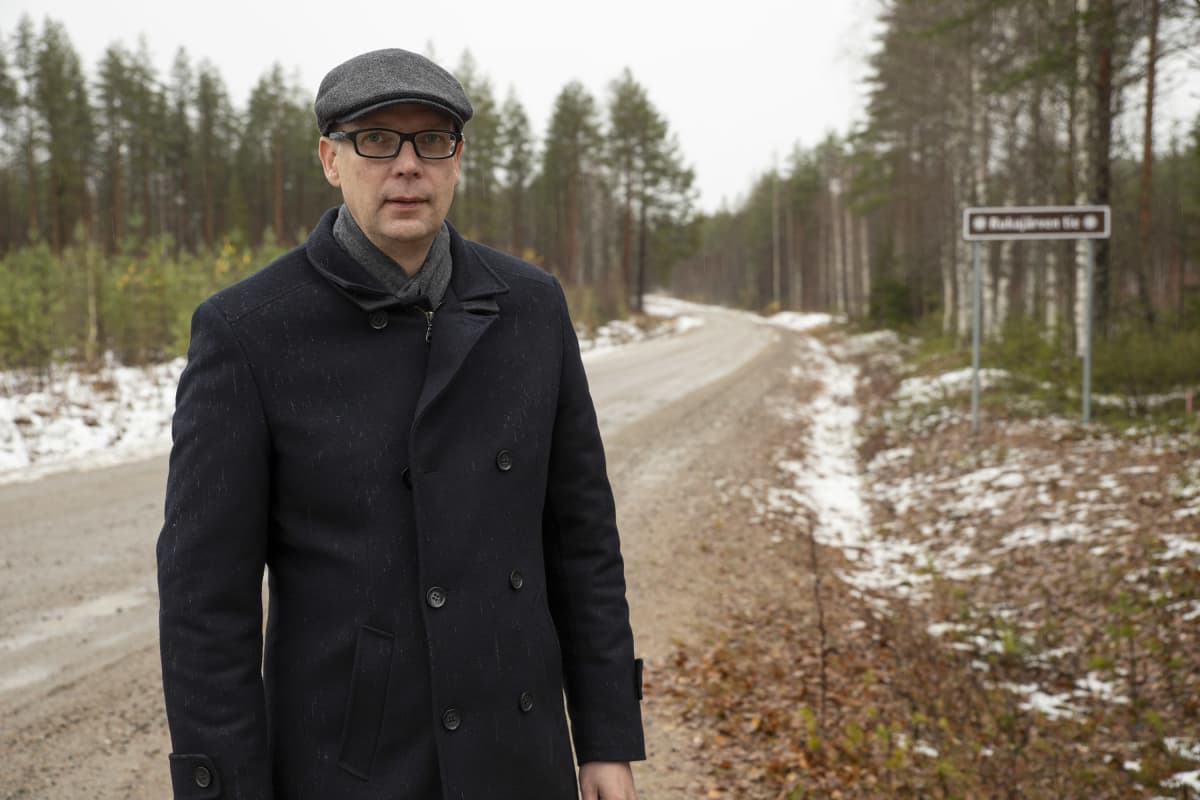 Tutkija Pekka Turunen Lieksassa Rukajärven tien varrella.