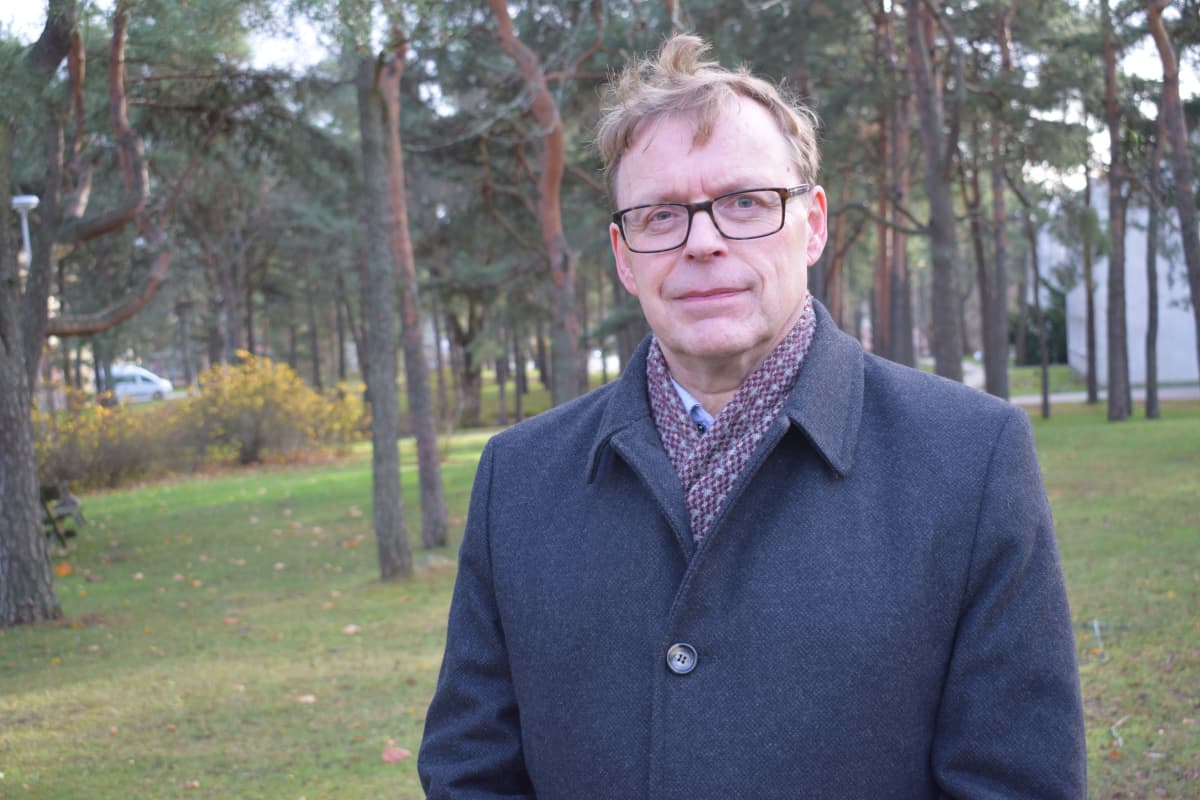 Ylilääkäri Kari Koskela vastaa Turun kaupungin kotisairaalasta.