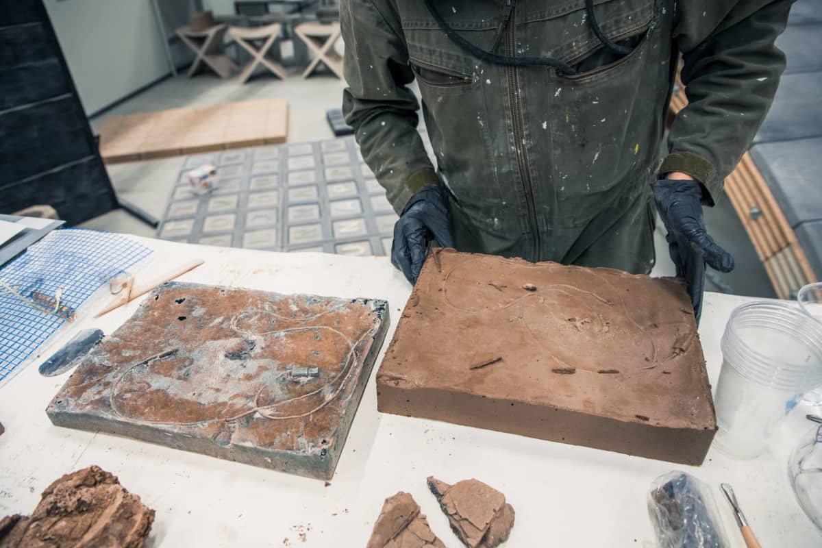 Maija Savolainen luo uudesta materiaalista taidetta jossa miettii millainen fossiili jäisi digitaalisesta valokuvasta.