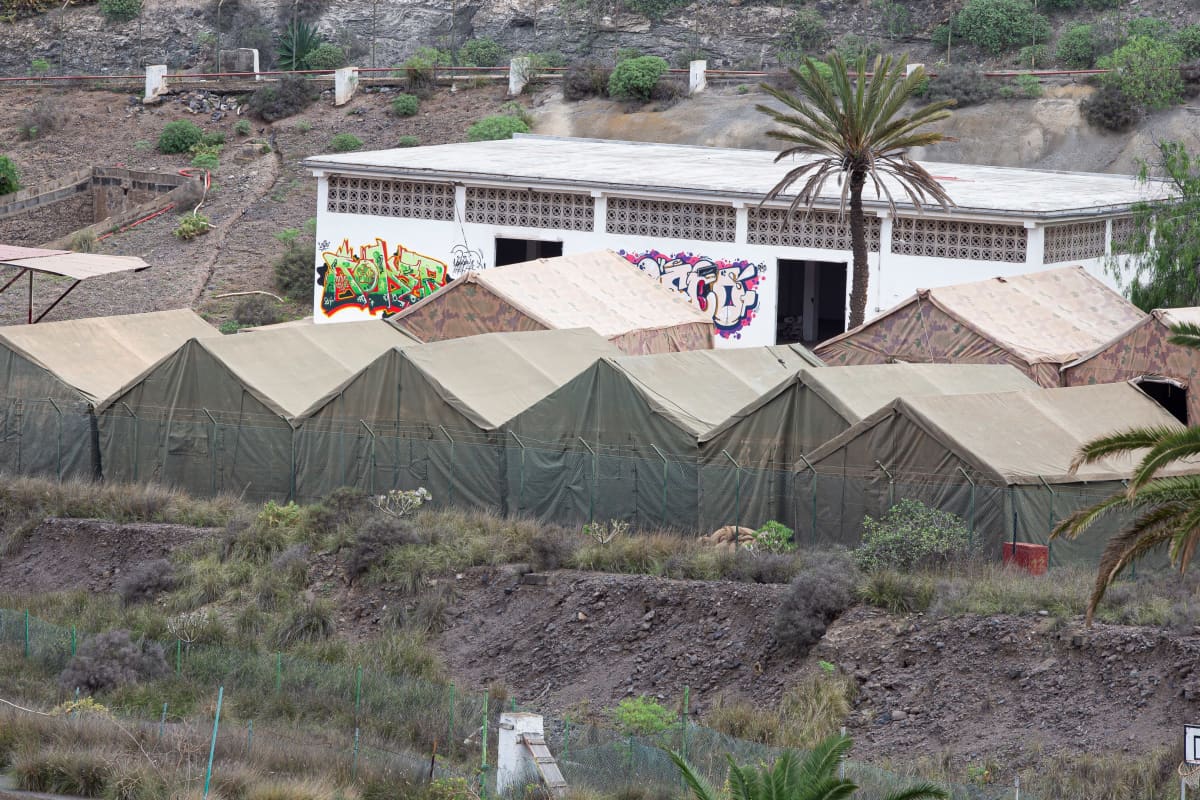 Armeijan tulijoille pystyttämiä telttoja Gran Canarian pohjoisosissa, Las Palmasin likellä.