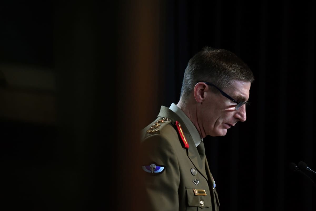 Australian puolustusvoimien päällikkö, kenraali Angus Campbell esitteli raporttia lehdistötilaisuudessa Canberrassa.