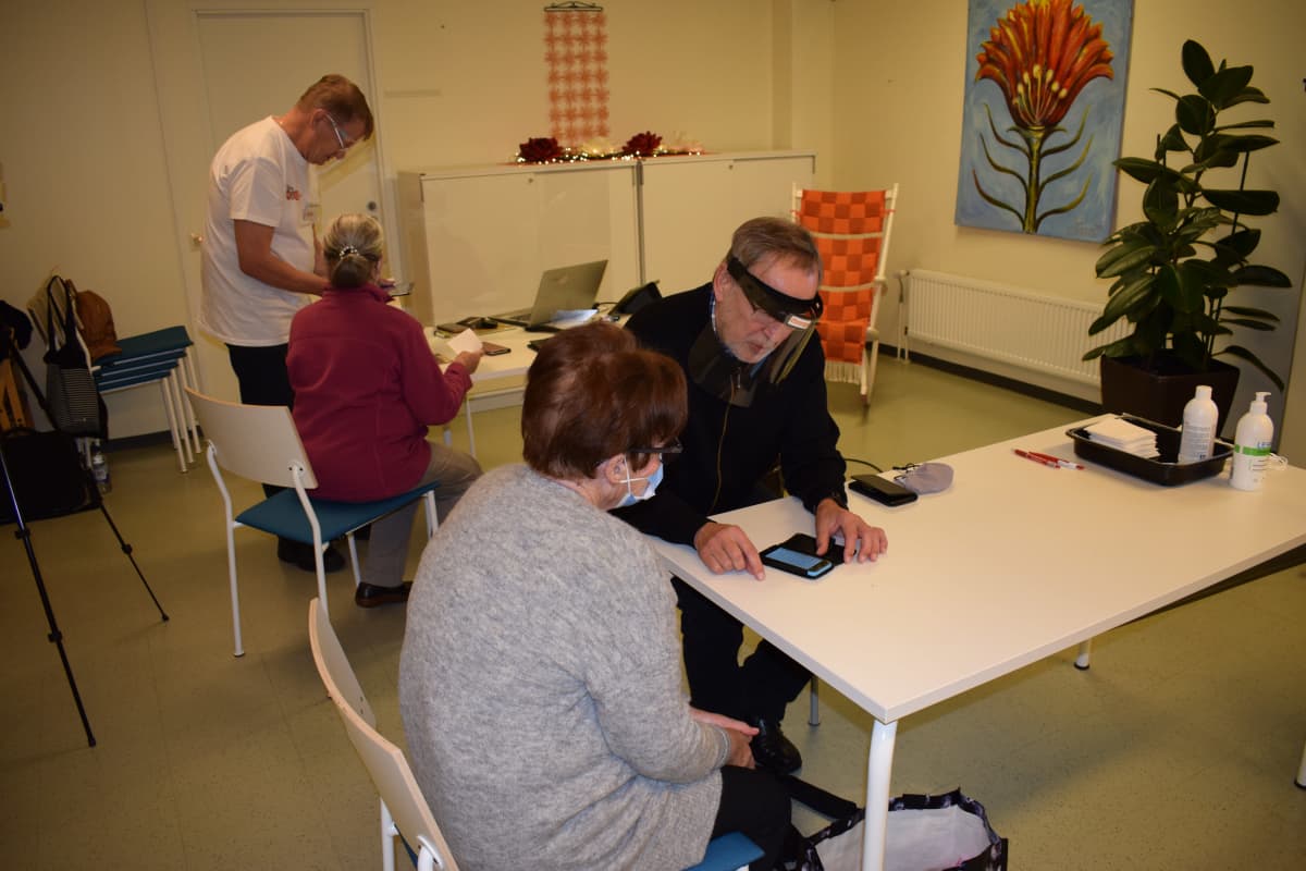 Digiopastusta Lehmusvalkamassa Turussa.