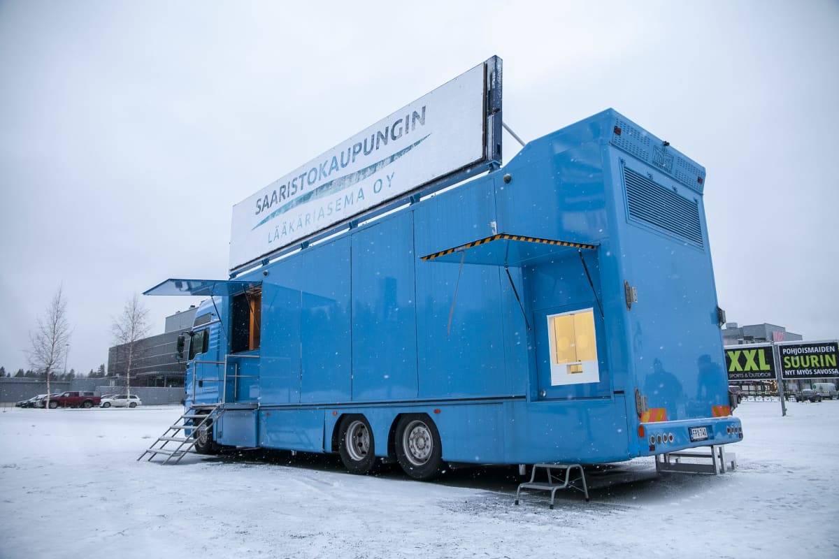 Saaristokaupungin Lääkäriaseman liikutettava koronatestaus rekka