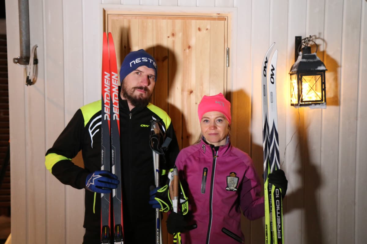 Vantaalta Sallaan vuodeksi muuttaneet Ari ja Jonna Engman