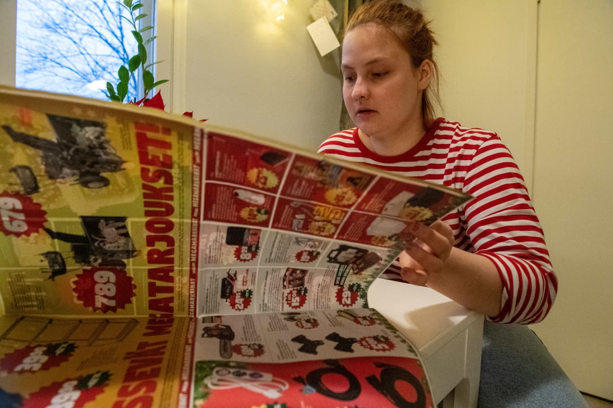 Opiskelijan taloudellinen arki, kuvassa opiskelija Lilli Hatinen Helsingin Mellunmäessä.