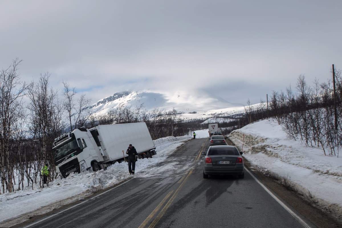 Rekka ojassa Kilpisjärventiellä Käsivarressa Enontekiöllä.