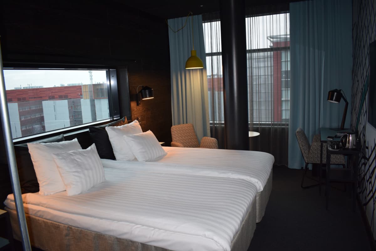 Sokos Hotel Kupittaan hotellihuone.